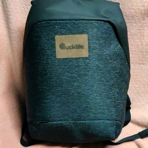 New Truck-lite travel bag w/USB cord